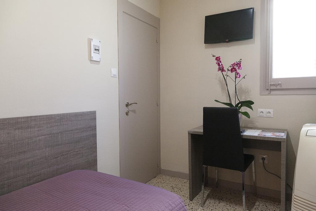 Hostal Fonda Montserrat Cambrils Bilik gambar