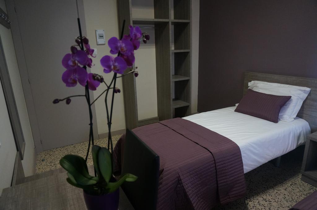 Hostal Fonda Montserrat Cambrils Bilik gambar