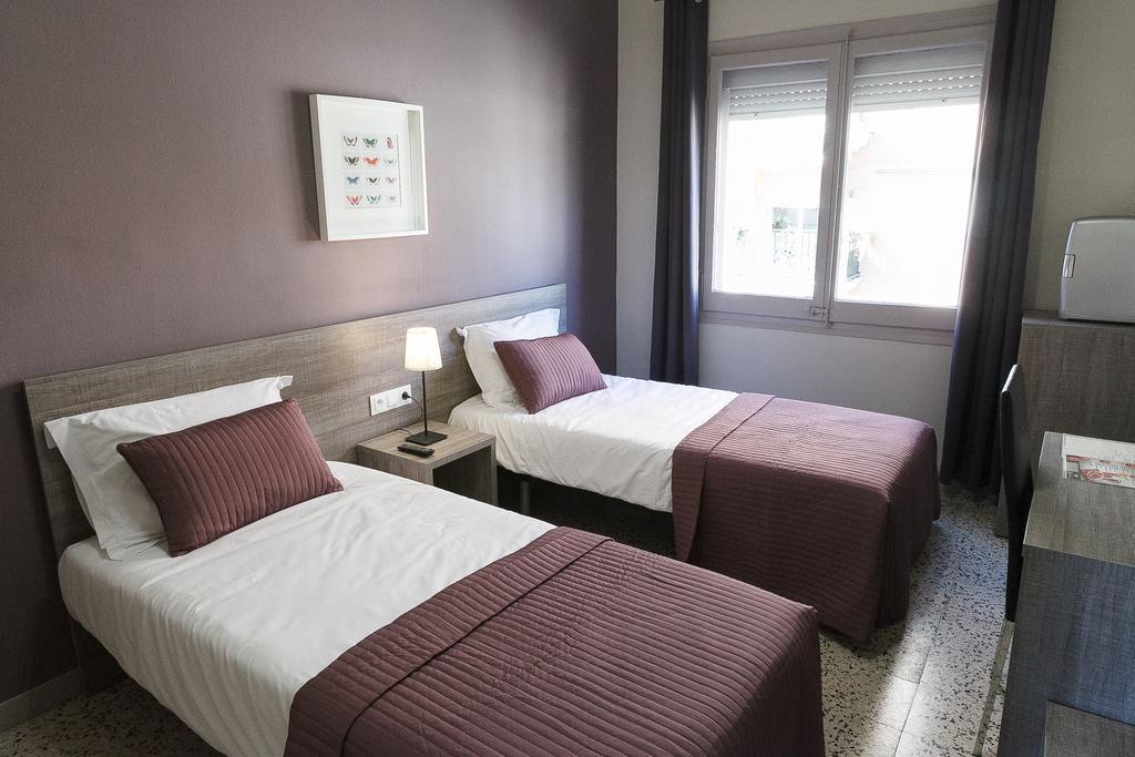 Hostal Fonda Montserrat Cambrils Luaran gambar