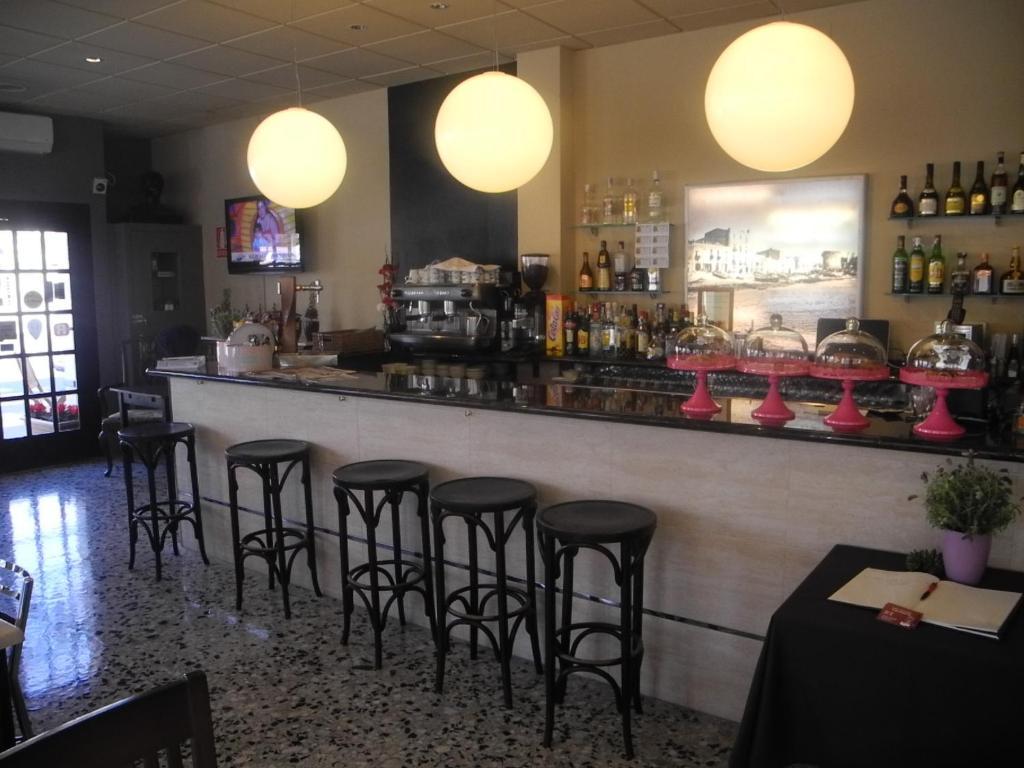 Hostal Fonda Montserrat Cambrils Luaran gambar